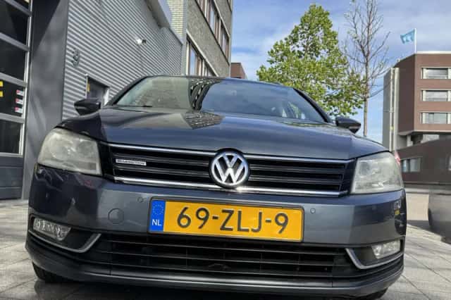 Volkswagen Passat (2013) thumbnail 11