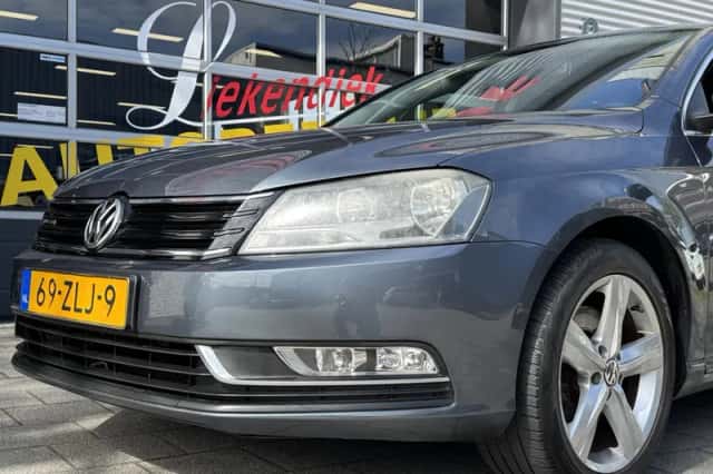 Volkswagen Passat (2013) thumbnail 12