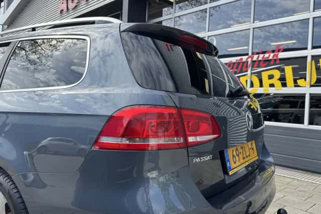 Volkswagen Passat (2013) thumbnail 20