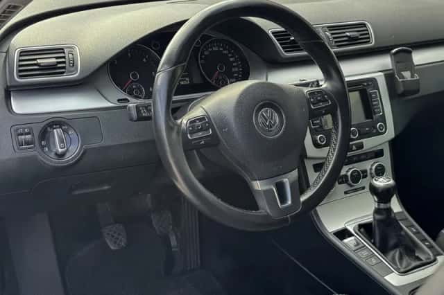 Volkswagen Passat (2013) thumbnail 23