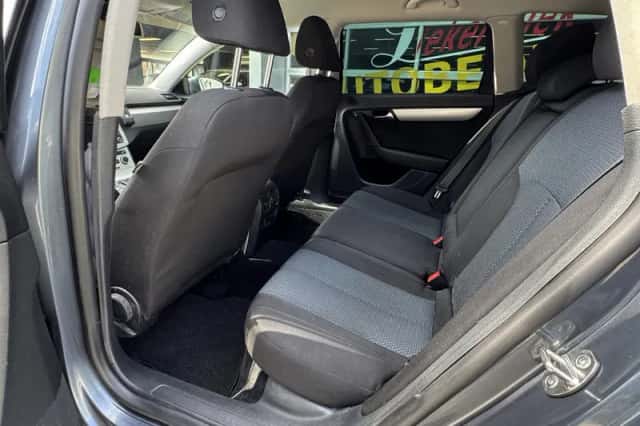 Volkswagen Passat (2013) thumbnail 25