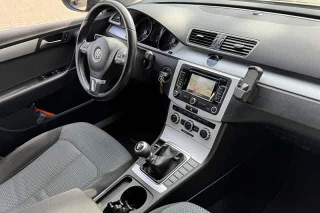 Volkswagen Passat (2013) thumbnail 28