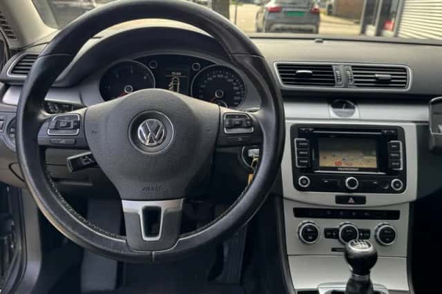 Volkswagen Passat (2013) thumbnail 31