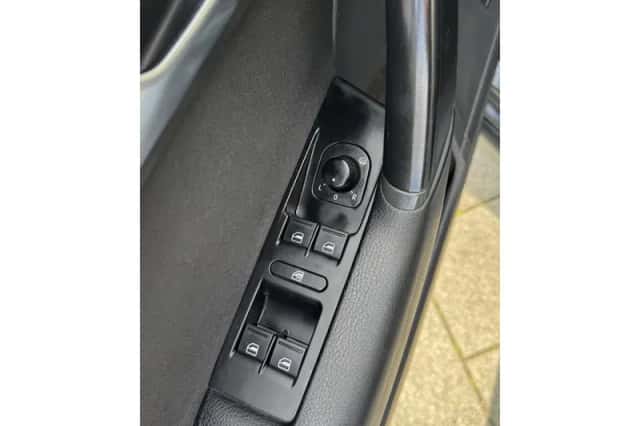 Volkswagen Passat (2013) thumbnail 40