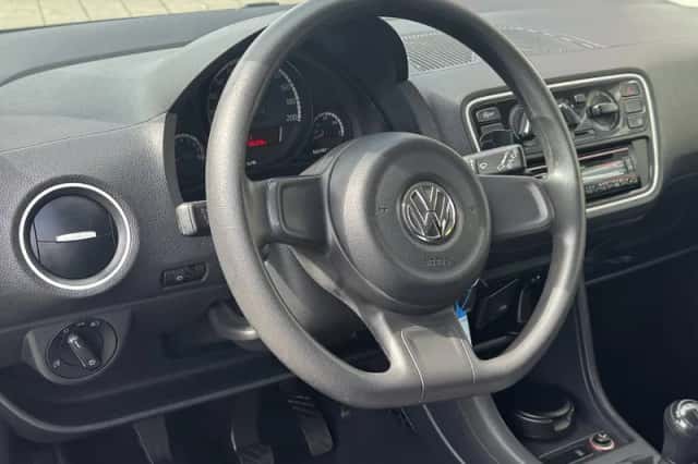 Volkswagen Up! (2016) thumbnail 23