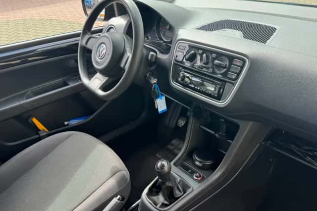 Volkswagen Up! (2016) thumbnail 28