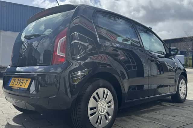 Volkswagen Up! (2016) thumbnail 4