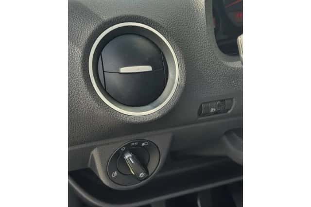 Volkswagen Up! (2016) thumbnail 35