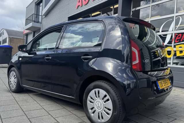 Volkswagen Up! (2016) thumbnail 7