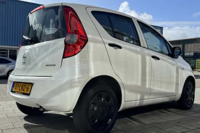 Opel Agila (2010) thumbnail 4