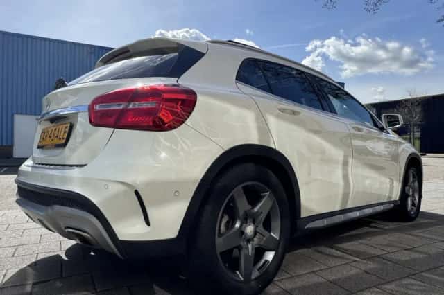 Mercedes-Benz GLA (2017) thumbnail 4