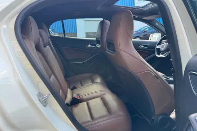Mercedes-Benz GLA (2017) thumbnail 31