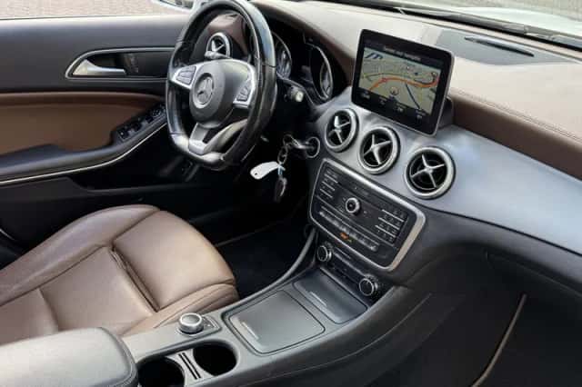 Mercedes-Benz GLA (2017) thumbnail 33