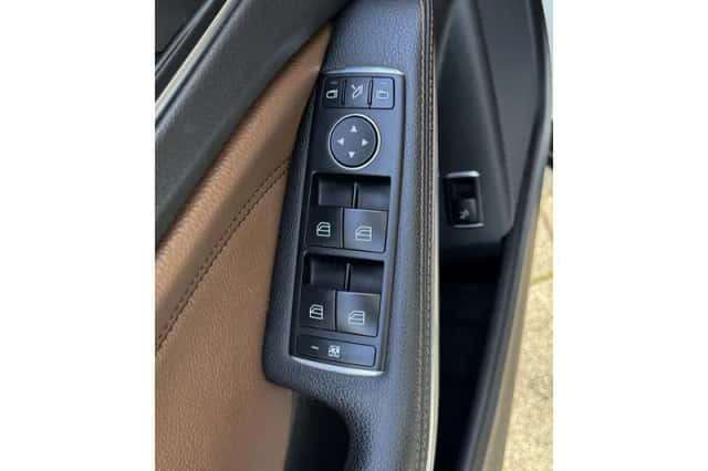 Mercedes-Benz GLA (2017) thumbnail 40