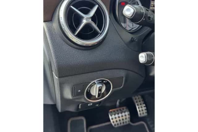 Mercedes-Benz GLA (2017) thumbnail 42