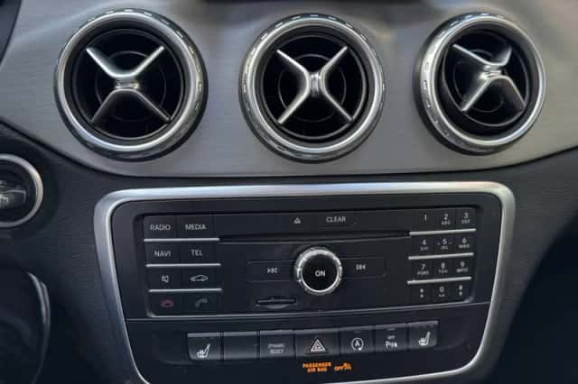 Mercedes-Benz GLA (2017) thumbnail 47