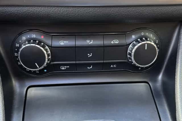 Mercedes-Benz GLA (2017) thumbnail 49