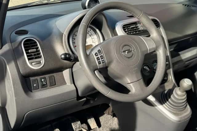 Opel Agila (2009) thumbnail 2