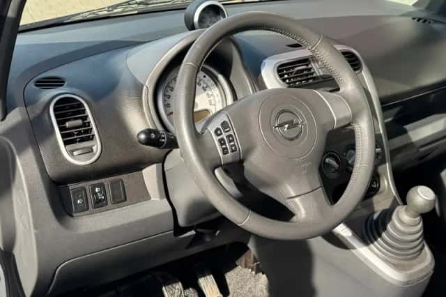 Opel Agila (2009) thumbnail 23