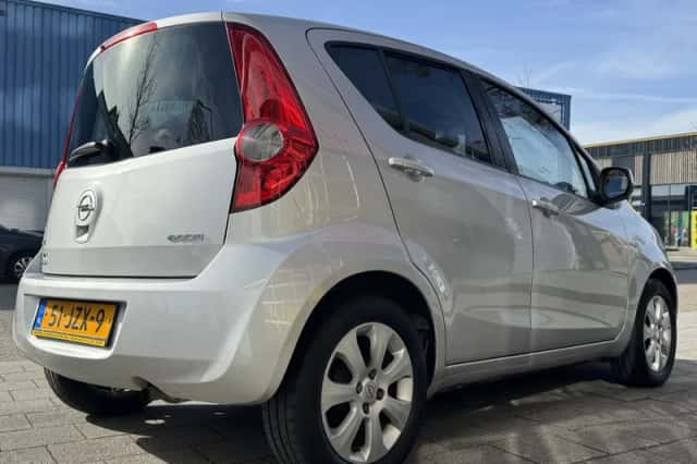 Opel Agila (2009) thumbnail 4
