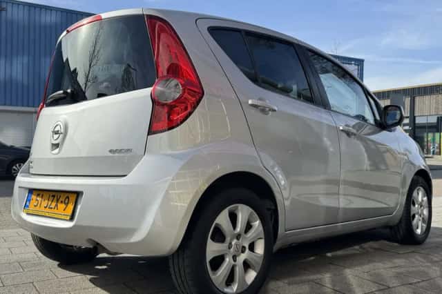 Opel Agila (2009) thumbnail 9