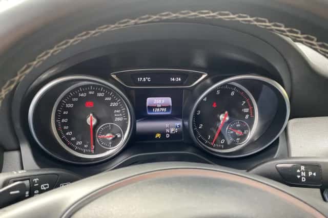 Mercedes-Benz GLA (2017) thumbnail 3