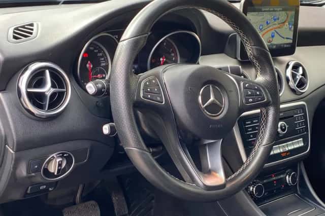 Mercedes-Benz GLA (2017) thumbnail 25
