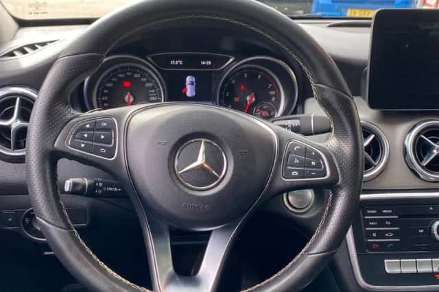 Mercedes-Benz GLA (2017) thumbnail 31