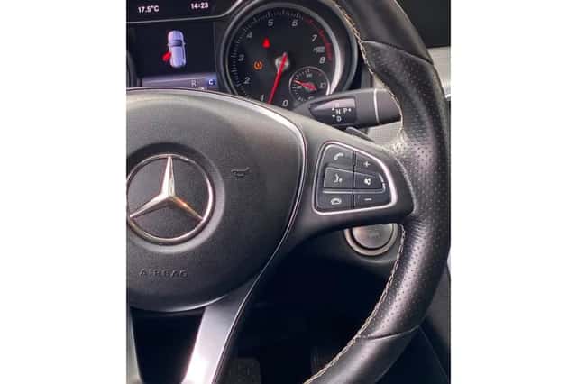 Mercedes-Benz GLA (2017) thumbnail 33