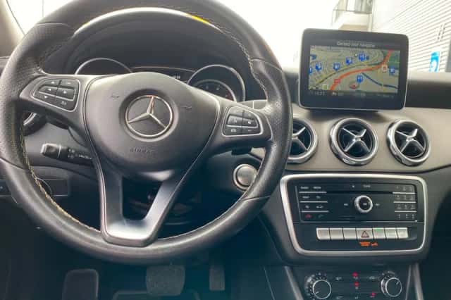 Mercedes-Benz GLA (2017) thumbnail 34