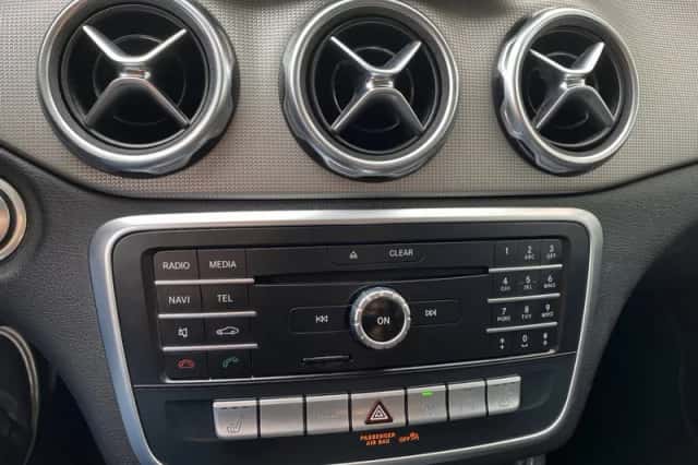Mercedes-Benz GLA (2017) thumbnail 37