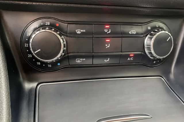 Mercedes-Benz GLA (2017) thumbnail 38