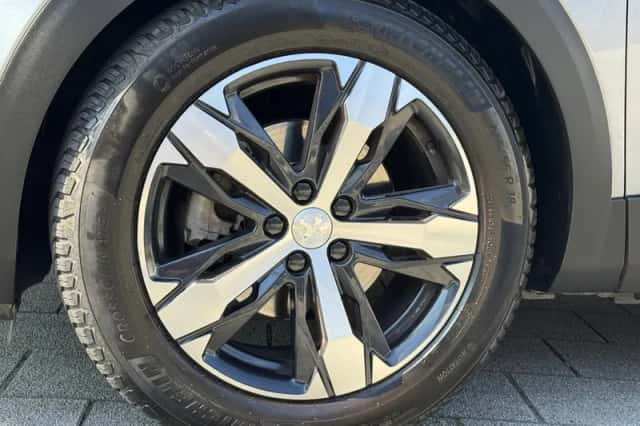 Peugeot 3008 (2020) thumbnail 17