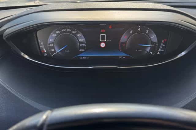 Peugeot 3008 (2020) thumbnail 3