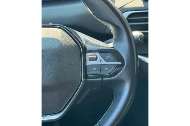 Peugeot 3008 (2020) thumbnail 31