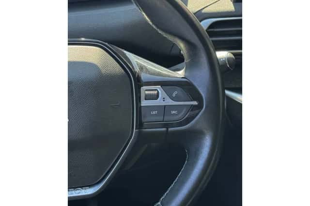 Peugeot 3008 (2020) thumbnail 32