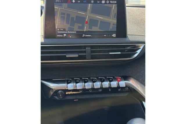 Peugeot 3008 (2020) thumbnail 36