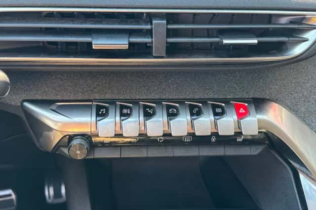 Peugeot 3008 (2020) thumbnail 38