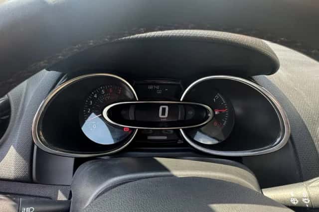 Renault Clio (2019) thumbnail 3