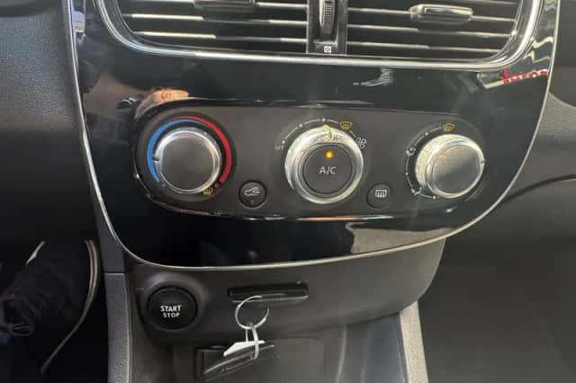 Renault Clio (2019) thumbnail 33