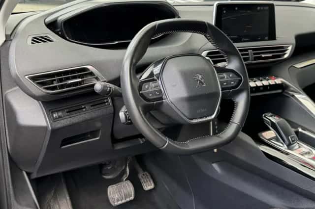 Peugeot 3008 (2020) thumbnail 2
