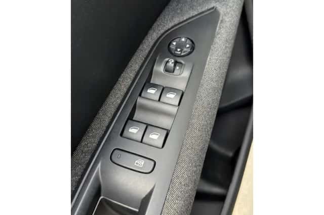 Peugeot 3008 (2020) thumbnail 38