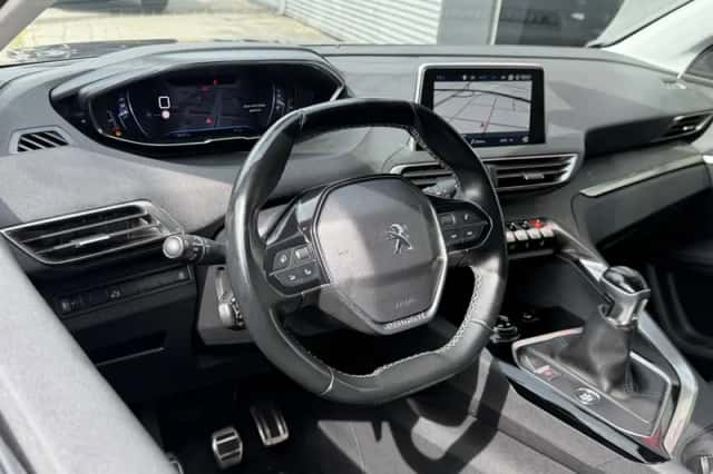Peugeot 5008 (2020) thumbnail 2