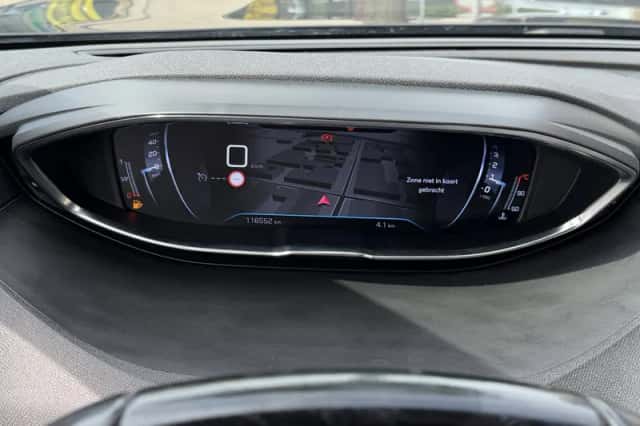 Peugeot 5008 (2020) thumbnail 3