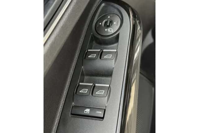 Ford B-Max (2016) thumbnail 40