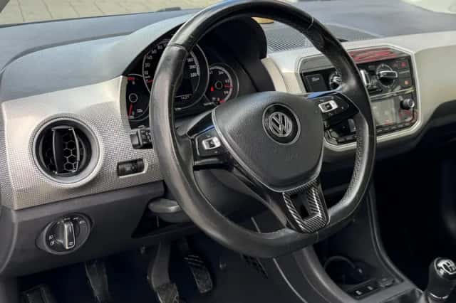 Volkswagen Up! (2018) thumbnail 2