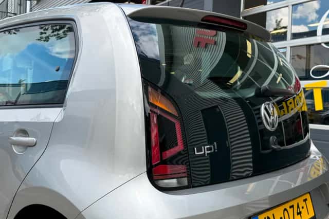 Volkswagen Up! (2018) thumbnail 21
