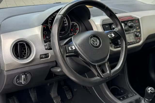 Volkswagen Up! (2018) thumbnail 24