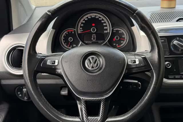 Volkswagen Up! (2018) thumbnail 30