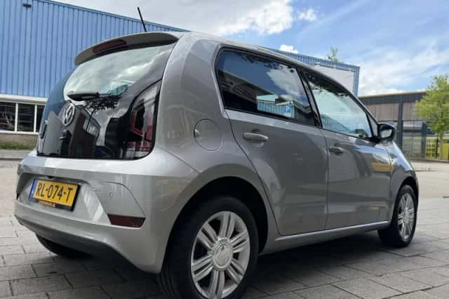 Volkswagen Up! (2018) thumbnail 4